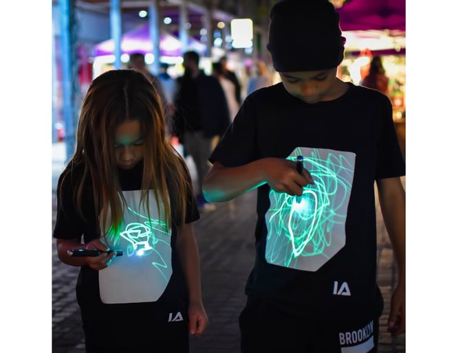 Black Interactive Glow T-Shirt in dark Age 9 - 11
